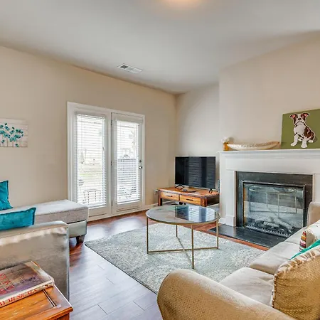 Spacious Atlanta Home With Yard And Charcoal Grill!